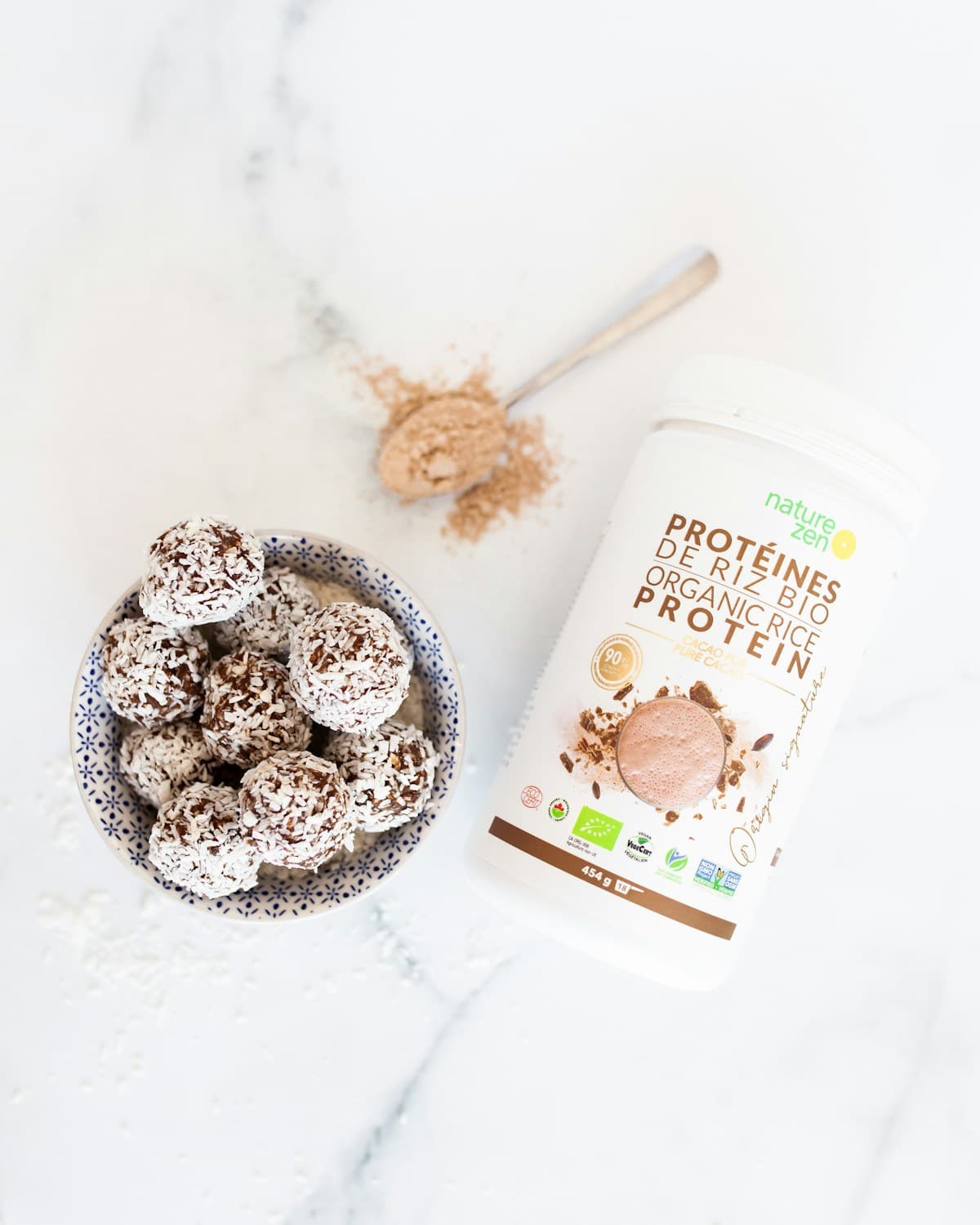Protein powder container and scoop for comparing Indian supplement options